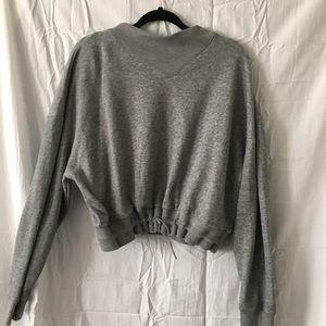 Cropped gray sweatshirt